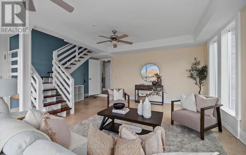 1108 Sandy Hook Road, Kawartha Lakes, ON - Indoor Photo Showing Living Room