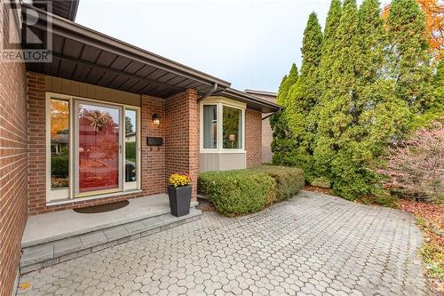 Welcoming interlock walkway - 40 Byrd Crescent, Kanata, ON - Outdoor