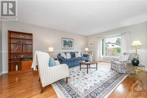 Expansive living room with bay window - 40 Byrd Crescent, Kanata, ON - Indoor Photo Showing Living Room