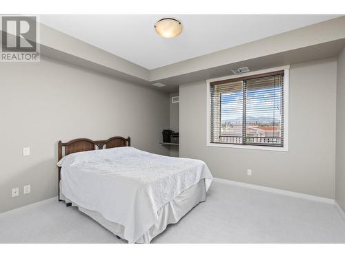 2142 Vasile Road Unit# 412, Kelowna, BC - Indoor Photo Showing Bedroom