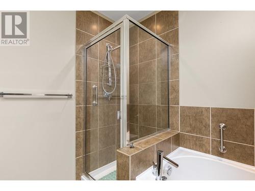 2142 Vasile Road Unit# 412, Kelowna, BC - Indoor Photo Showing Bathroom