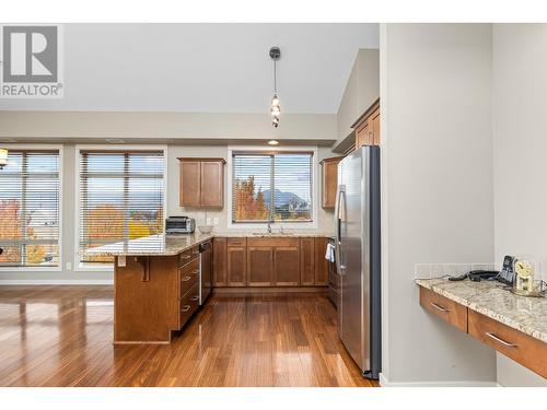 2142 Vasile Road Unit# 412, Kelowna, BC - Indoor Photo Showing Kitchen