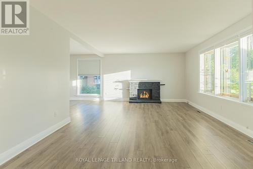 585 Victoria Street, Strathroy-Caradoc (Ne), ON - Indoor Photo Showing Living Room With Fireplace