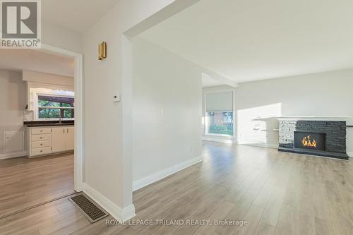 585 Victoria Street, Strathroy-Caradoc (Ne), ON - Indoor Photo Showing Other Room With Fireplace