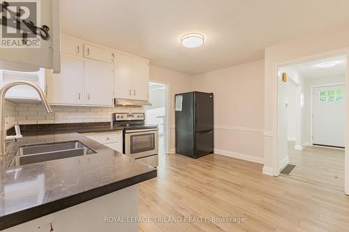 585 Victoria Street, Strathroy-Caradoc (Ne), ON - Indoor Photo Showing Kitchen With Double Sink