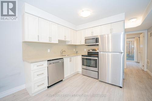 3 - 122 Courtland Avenue E, Kitchener, ON - Indoor Photo Showing Kitchen