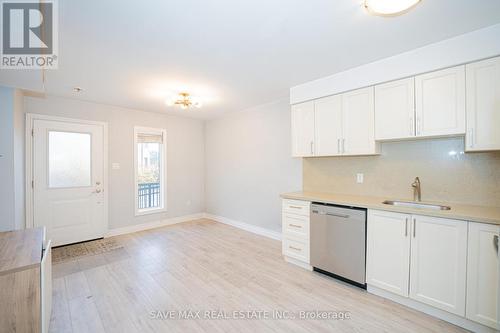 3 - 122 Courtland Avenue E, Kitchener, ON - Indoor Photo Showing Kitchen