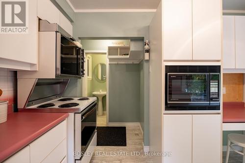 195 Upper Canada Drive, Toronto, ON - Indoor Photo Showing Kitchen