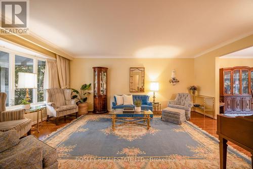 195 Upper Canada Drive, Toronto, ON - Indoor Photo Showing Living Room