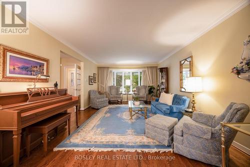 195 Upper Canada Drive, Toronto, ON - Indoor Photo Showing Living Room