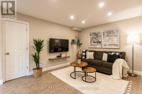 54 Hartsfield Drive, Clarington (Courtice), ON - Indoor Photo Showing Living Room