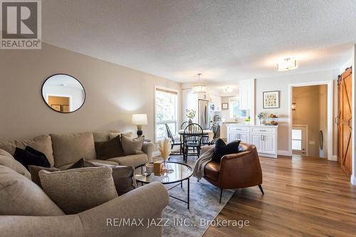 54 Hartsfield Drive, Clarington (Courtice), ON - Indoor Photo Showing Living Room