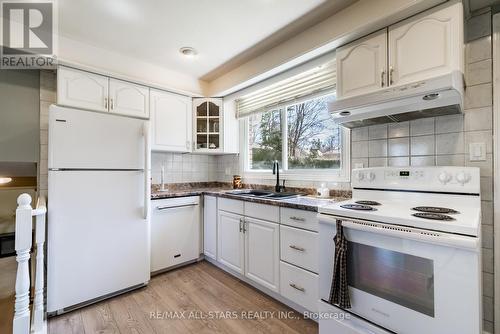 1778 Scugog Street, Scugog (Port Perry), ON - Indoor Photo Showing Kitchen With Double Sink