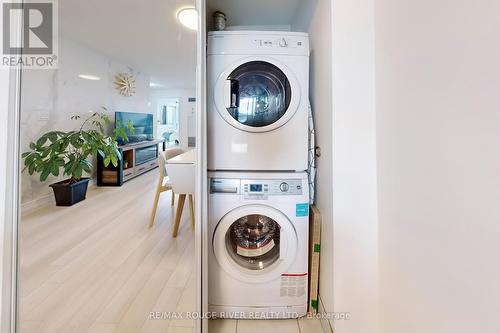 735 - 68 Corporate Drive, Toronto, ON - Indoor Photo Showing Laundry Room