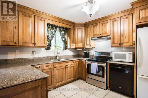 17 Pridham Crescent, Essa, ON - Indoor Photo Showing Kitchen