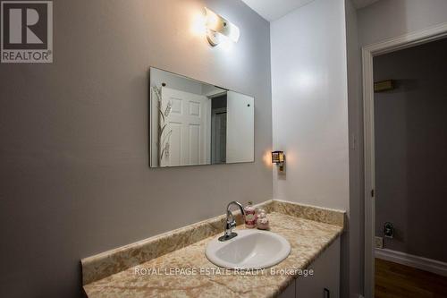 17 Pridham Crescent, Essa, ON - Indoor Photo Showing Bathroom