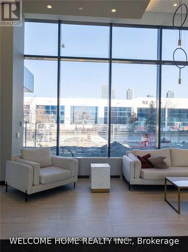 710 - 38 Honeycrisp Crescent, Vaughan, ON - Indoor Photo Showing Living Room