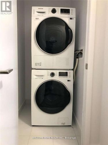 710 - 38 Honeycrisp Crescent, Vaughan, ON - Indoor Photo Showing Laundry Room