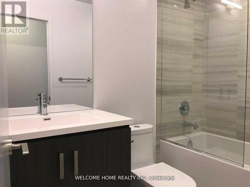 710 - 38 Honeycrisp Crescent, Vaughan, ON - Indoor Photo Showing Bathroom