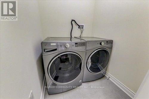 102 Walter English Drive, East Gwillimbury, ON - Indoor Photo Showing Laundry Room