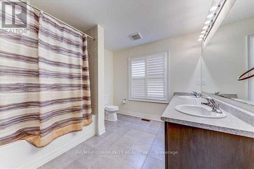 102 Walter English Drive, East Gwillimbury, ON - Indoor Photo Showing Bathroom