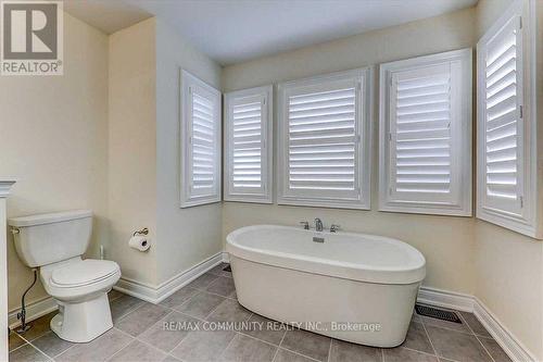 102 Walter English Drive, East Gwillimbury, ON - Indoor Photo Showing Bathroom