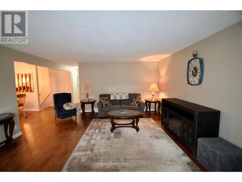 509 Hurry Avenue Nw, Cranbrook, BC - Indoor Photo Showing Living Room With Fireplace