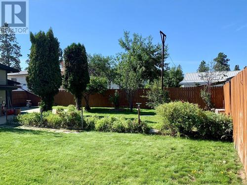 509 Hurry Avenue Nw, Cranbrook, BC - Outdoor With Backyard