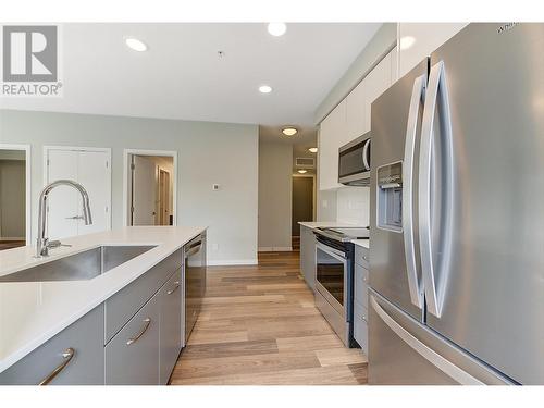 722 Valley Road Unit# 211, Kelowna, BC - Indoor Photo Showing Kitchen With Stainless Steel Kitchen With Upgraded Kitchen