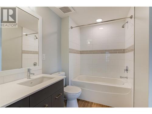 722 Valley Road Unit# 211, Kelowna, BC - Indoor Photo Showing Bathroom