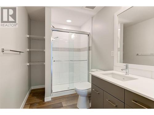 722 Valley Road Unit# 211, Kelowna, BC - Indoor Photo Showing Bathroom