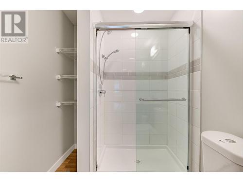 722 Valley Road Unit# 211, Kelowna, BC - Indoor Photo Showing Bathroom