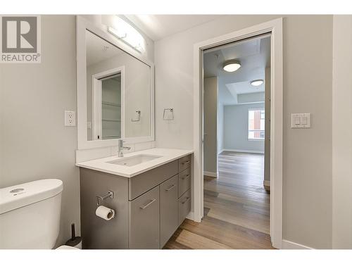 722 Valley Road Unit# 211, Kelowna, BC - Indoor Photo Showing Bathroom