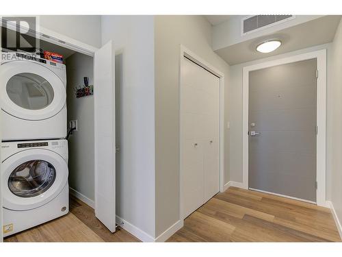 722 Valley Road Unit# 211, Kelowna, BC - Indoor Photo Showing Laundry Room