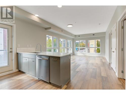 722 Valley Road Unit# 211, Kelowna, BC - Indoor Photo Showing Kitchen