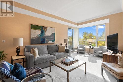 403 - 2662 Bloor Street W, Toronto, ON - Indoor Photo Showing Living Room