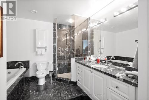 403 - 2662 Bloor Street W, Toronto, ON - Indoor Photo Showing Bathroom