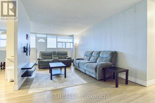 407 - 215 Glenridge Avenue, St. Catharines, ON - Indoor Photo Showing Living Room