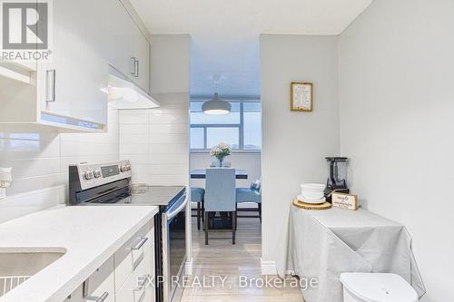 407 - 215 Glenridge Avenue, St. Catharines, ON - Indoor Photo Showing Kitchen