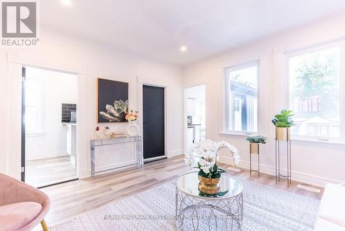 53 Queenston Street, St. Catharines, ON - Indoor Photo Showing Living Room