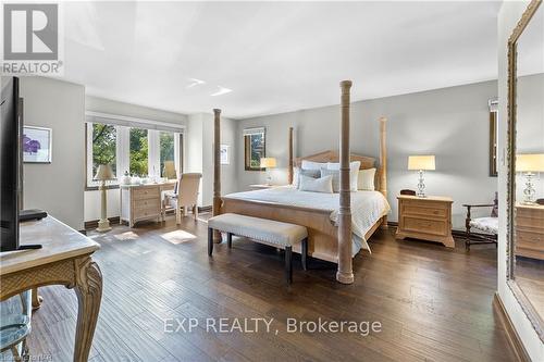 7091 Mount Forest Lane, Niagara Falls, ON - Indoor Photo Showing Bedroom