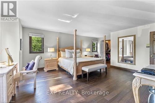 7091 Mount Forest Lane, Niagara Falls, ON - Indoor Photo Showing Bedroom