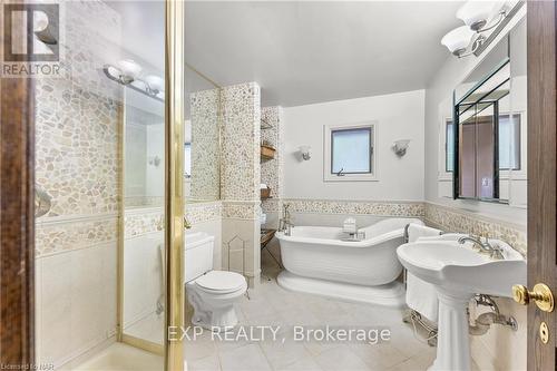 7091 Mount Forest Lane, Niagara Falls, ON - Indoor Photo Showing Bathroom