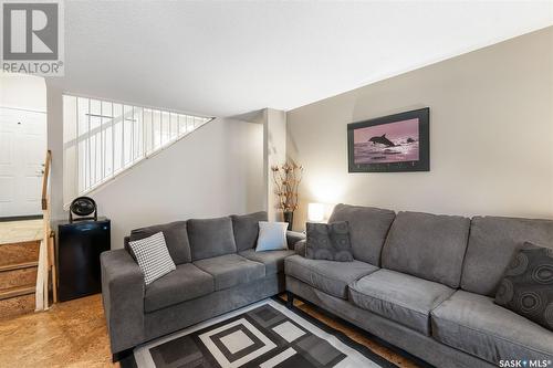 27 331 Pendygrasse Road, Saskatoon, SK - Indoor Photo Showing Living Room