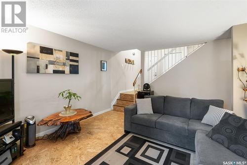 27 331 Pendygrasse Road, Saskatoon, SK - Indoor Photo Showing Living Room