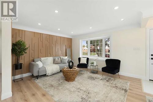 3521 Dominion Boulevard, Windsor, ON - Indoor Photo Showing Living Room