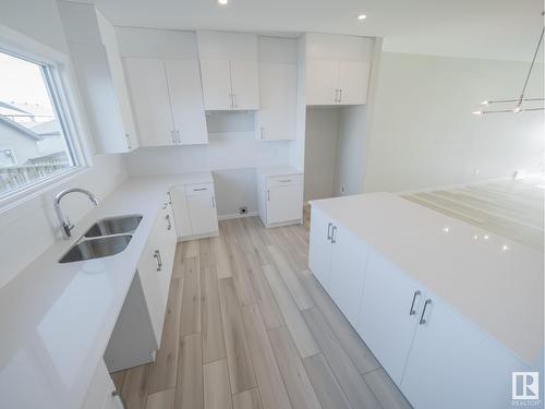 539 173 Av Ne, Edmonton, AB - Indoor Photo Showing Kitchen With Double Sink