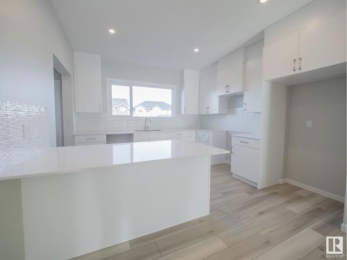 539 173 Av Ne, Edmonton, AB - Indoor Photo Showing Kitchen