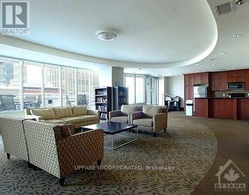 1501 - 234 Rideau Street, Ottawa, ON - Indoor Photo Showing Living Room