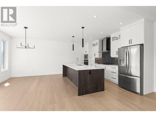 873 Melrose Street, Kelowna, BC - Indoor Photo Showing Kitchen With Upgraded Kitchen